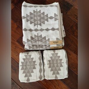 Wrangler Cream and Brown Geometric Bath and Hand Towel Set